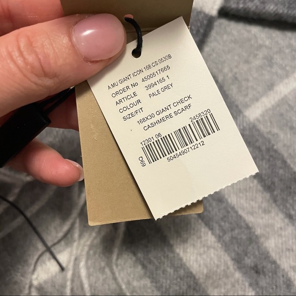 COPY - Burberry pale grey cashmere scarf - Picture 3 of 3